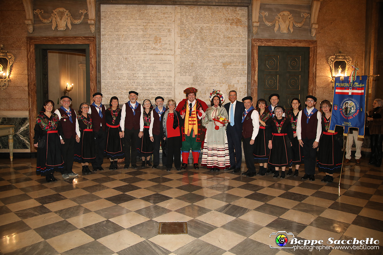 VBS_3735 - Investitura Ufficiale Gianduja e Giacometta Famija Turineisa - Carnevale di Torino 2024.jpg